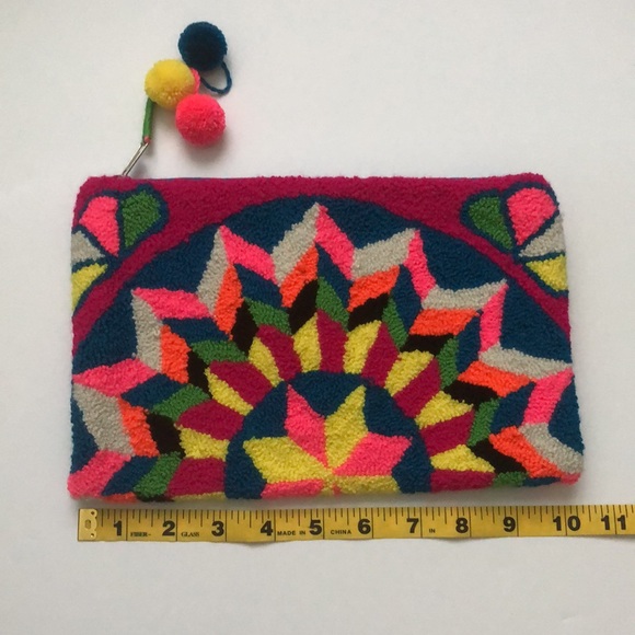 Authentic Handmade Colombian Wayuu Clutch - Picture 6 of 7
